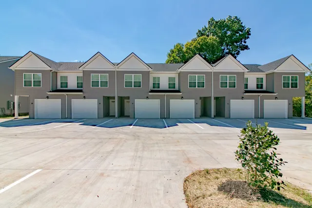 $2,100 | 1960 Batts Lane, Unit J, Clarksville, TN 37042