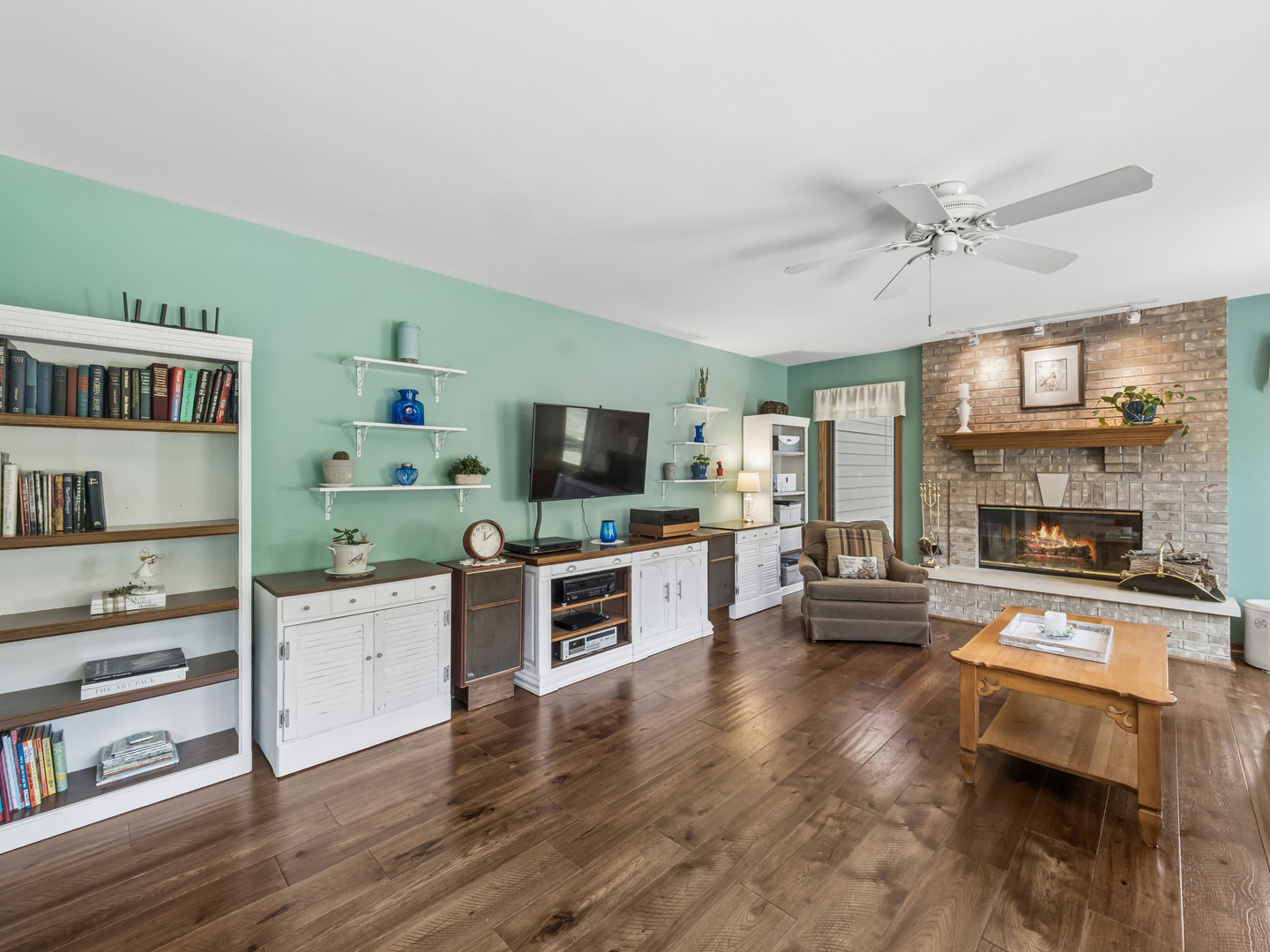 8814 Galleria Court Spring Grove, IL 60081 - Photo 12 of 31
