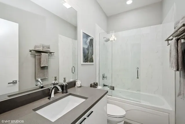 $1,000,000 | 1219 North Cleaver Street, Unit 2, Chicago, IL 60642