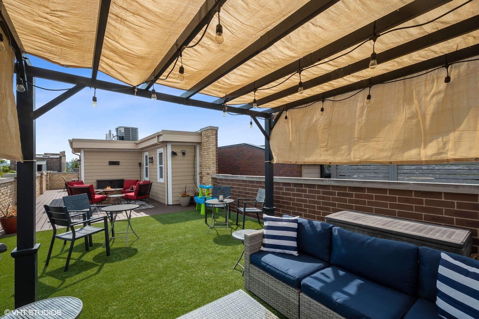 1219 North Cleaver Street, Unit 2 Chicago, IL 60642 - Photo 16 of 23 a view of an outdoor sitting area
