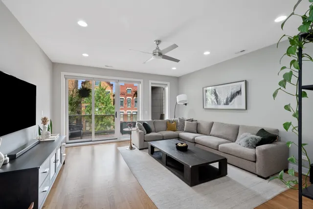 $1,000,000 | 1219 North Cleaver Street, Unit 2, Chicago, IL 60642