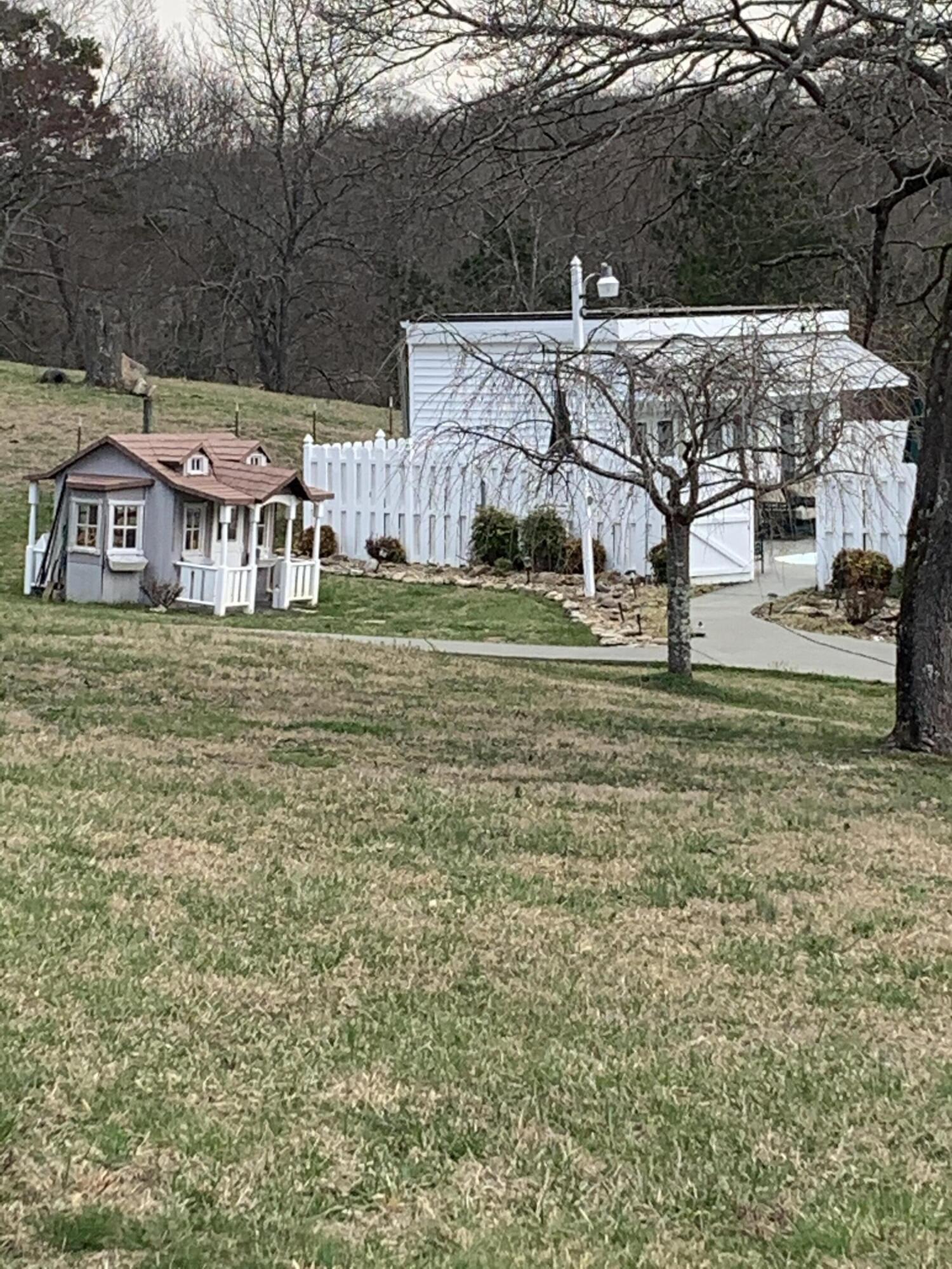 284 Garren Road Madisonville, TN 37354 - Photo 9 of 40 B1993860-3BBF-48B8-88E5-58522AC66CE9