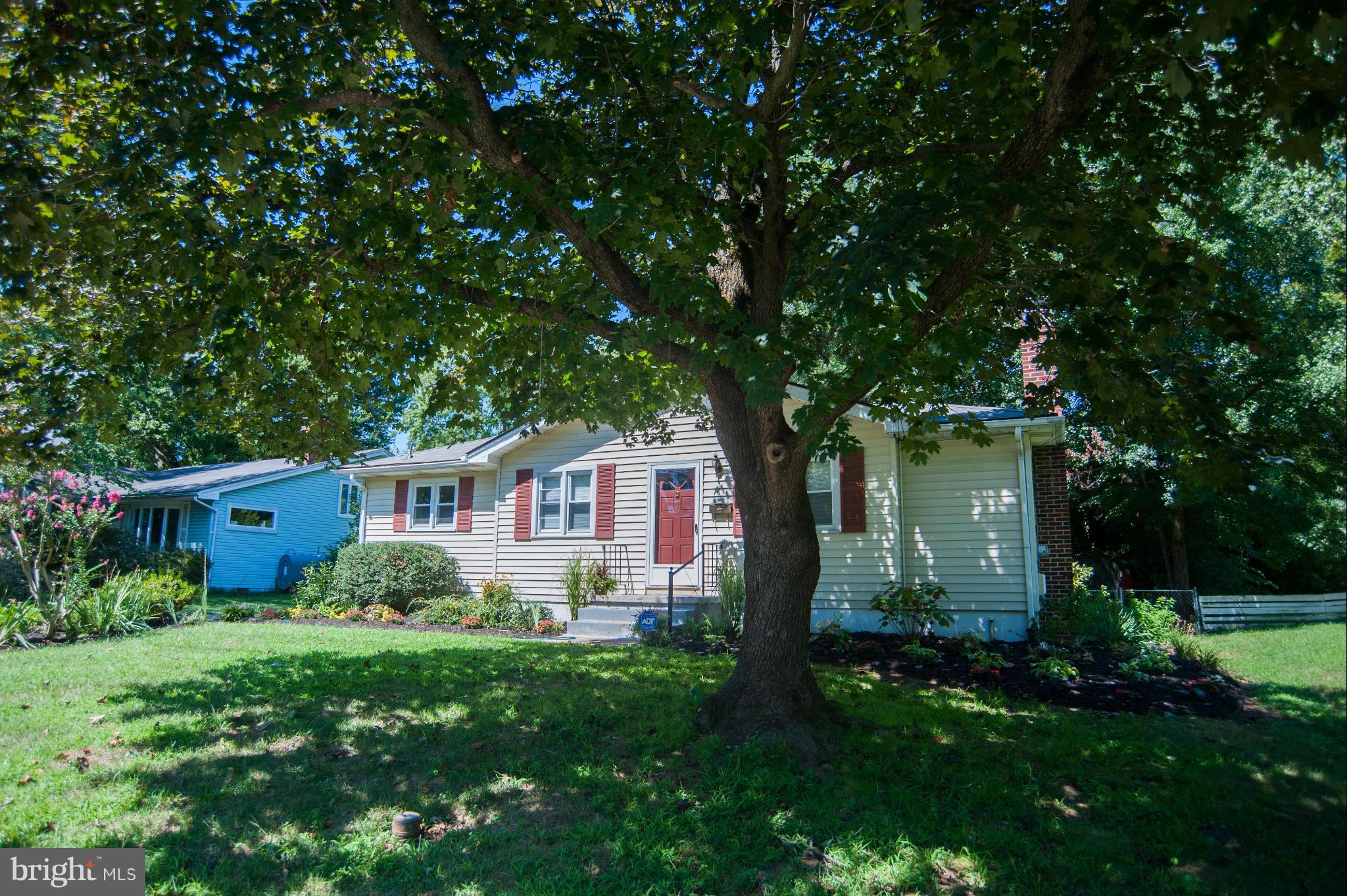 16 Goodrich Road Annapolis, MD 21401 - Photo 2 of 27 a front view of house with yard and green space