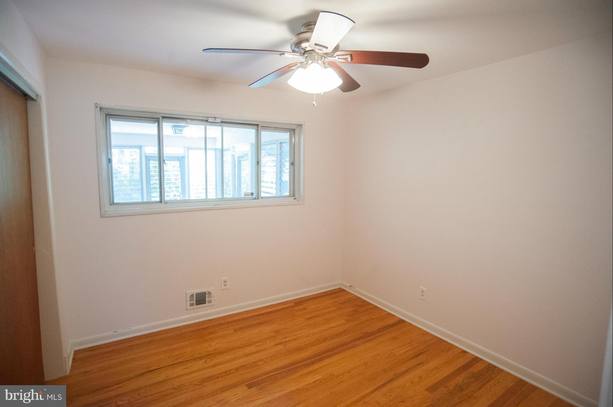 16 Goodrich Road Annapolis, MD 21401 - Photo 12 of 27 an empty room with a window