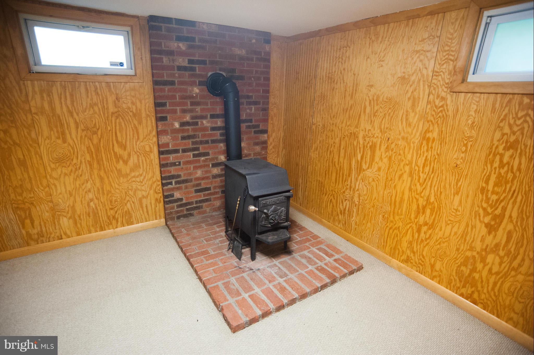 16 Goodrich Road Annapolis, MD 21401 - Photo 18 of 27 a view of entryway with wooden floor