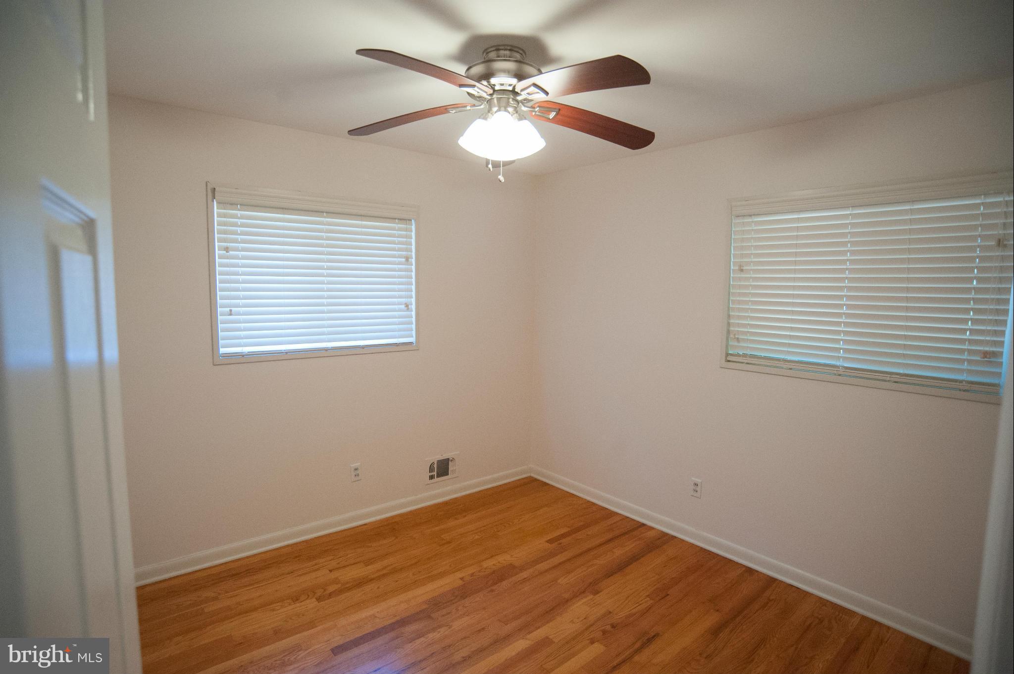 16 Goodrich Road Annapolis, MD 21401 - Photo 8 of 27 wooden floor in an empty room with a window