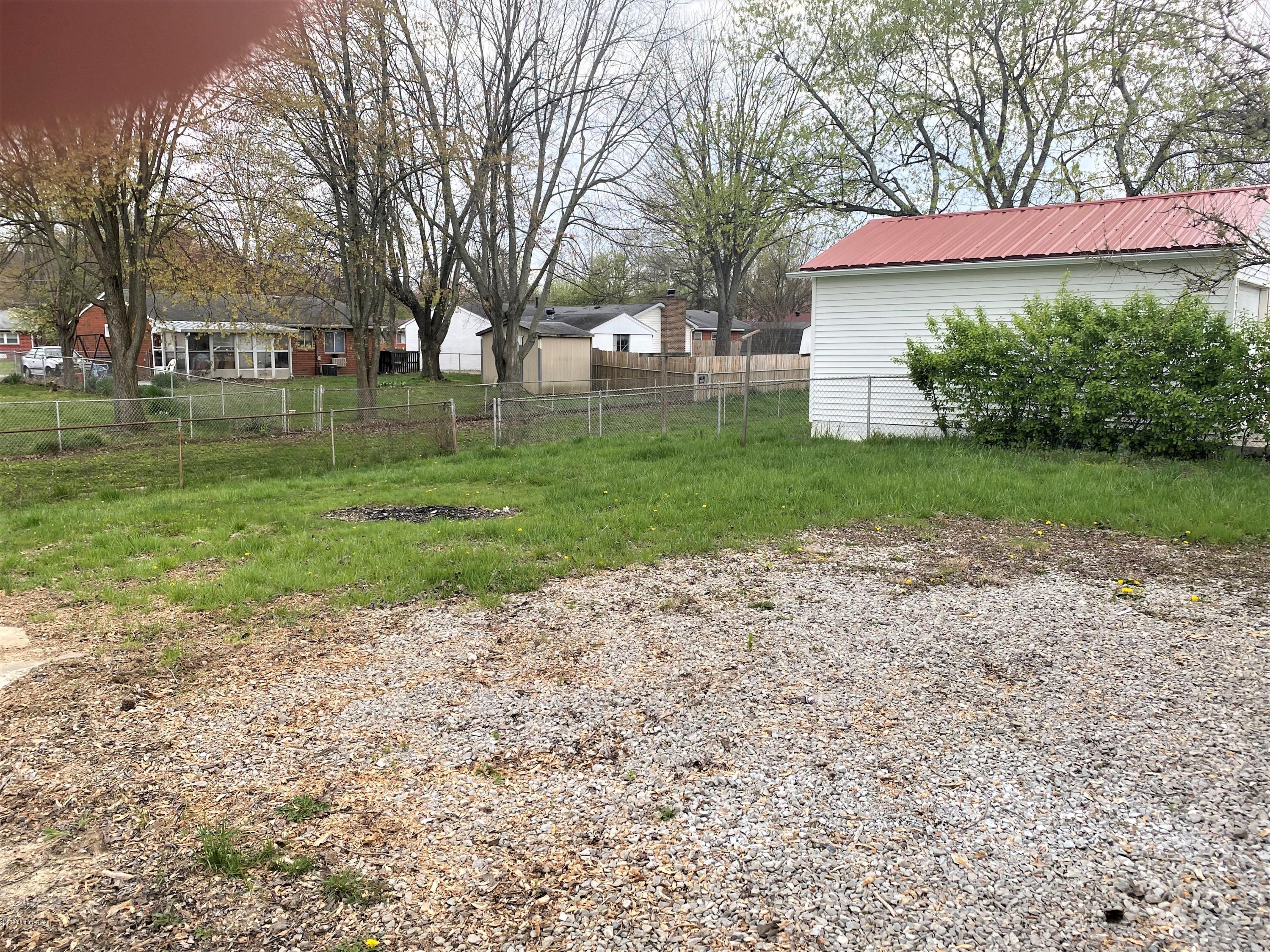 310 Mac Brae Road Louisville, KY 40214 - Photo 3 of 17 IMG_2818 (2)