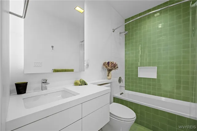 $2,850,000 | 41 Melant Drive, Orchard Park, NY 14127