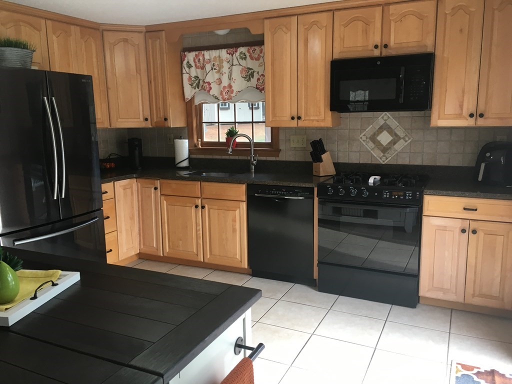 11 Buckhill Road Tyngsborough, MA 01879 - Photo 3 of 28 Gallery Image 3