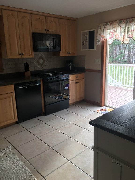 11 Buckhill Road Tyngsborough, MA 01879 - Photo 4 of 28 Gallery Image 4