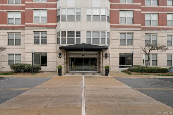 $2,700 | 300 Mamaroneck Avenue, Unit 323, White Plains, NY 10604