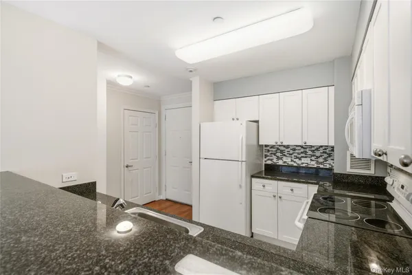 $2,700 | 300 Mamaroneck Avenue, Unit 323, White Plains, NY 10604