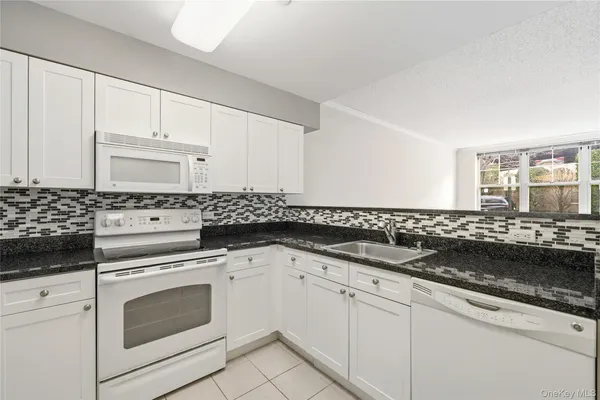 $2,700 | 300 Mamaroneck Avenue, Unit 323, White Plains, NY 10604