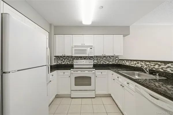 $2,700 | 300 Mamaroneck Avenue, Unit 323, White Plains, NY 10604