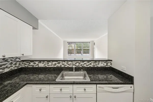 $2,700 | 300 Mamaroneck Avenue, Unit 323, White Plains, NY 10604