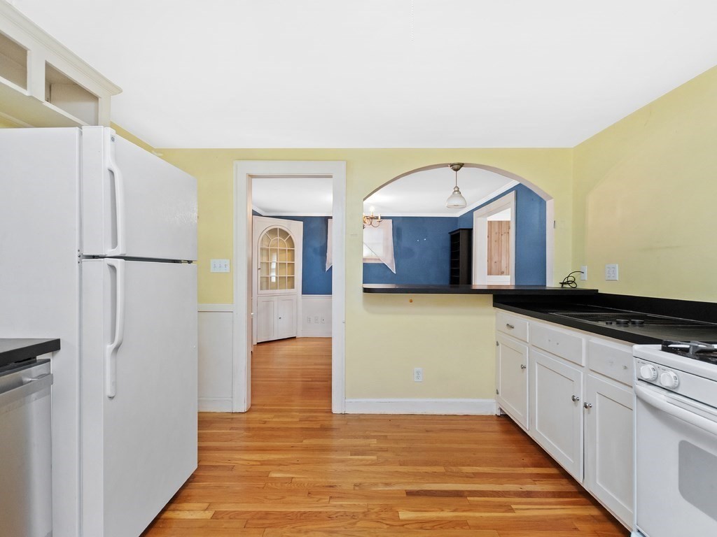 3 Florence Road Waltham, MA 02453 - Photo 4 of 37
