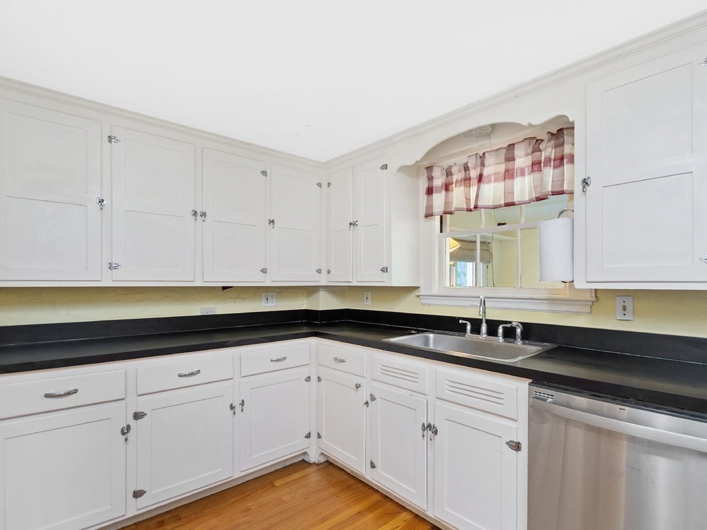 3 Florence Road Waltham, MA 02453 - Photo 5 of 37