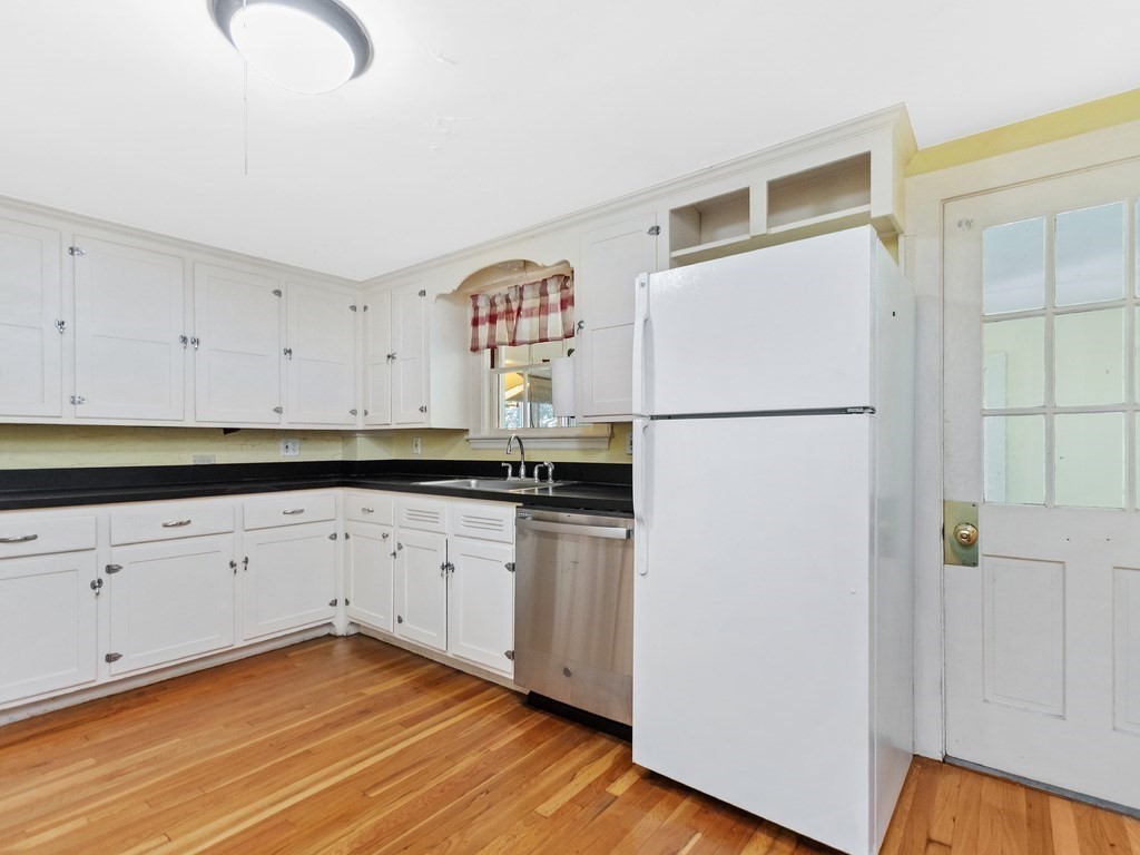 3 Florence Road Waltham, MA 02453 - Photo 6 of 37