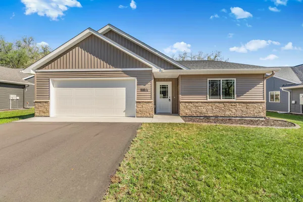 $379,900 | 900 1/2 8th Avenue North, Princeton, MN 55371
