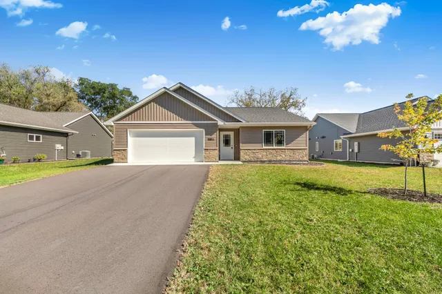 $379,900 | 900 1/2 8th Avenue North, Princeton, MN 55371