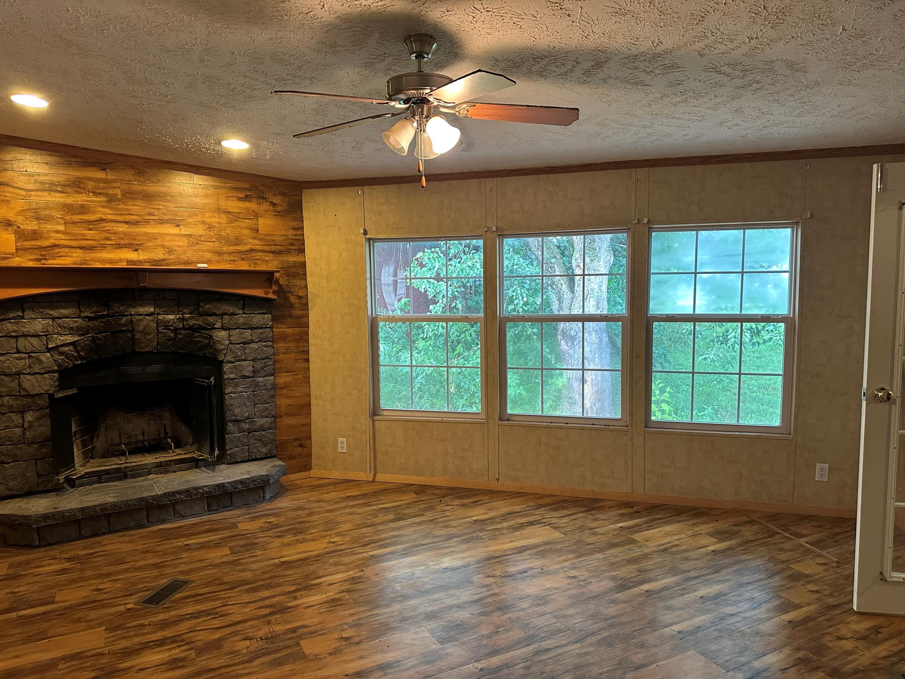 185 Fred Barnett Road Corbin, KY 40701 - Photo 8 of 21 family room