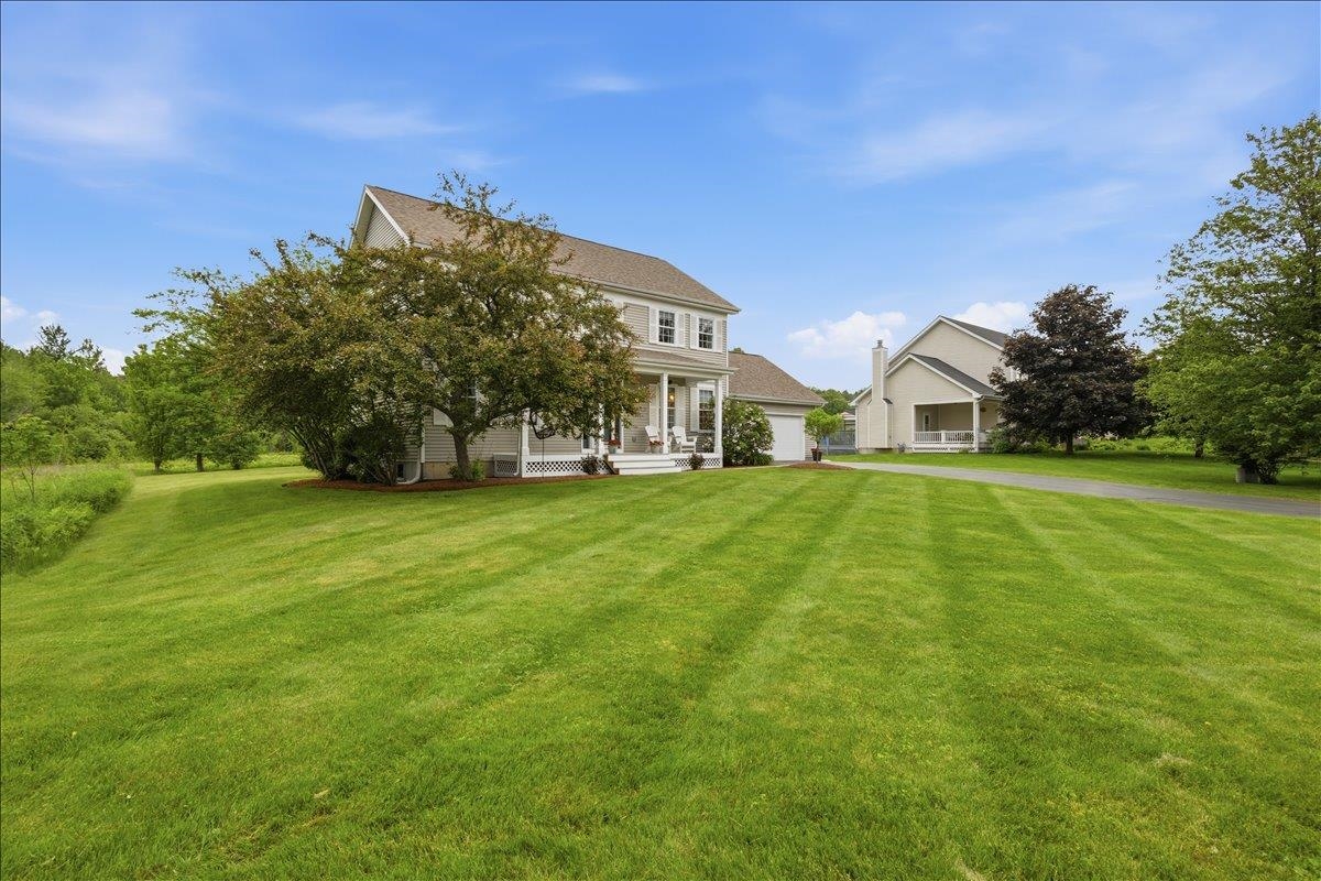253 Barrett Lane Williston, VT 05495 - Photo 4 of 46
