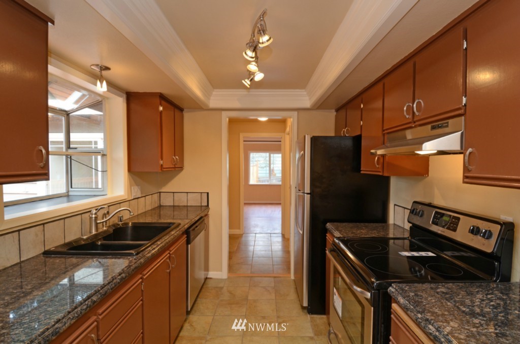 20011 95th Place Northeast Bothell, WA 98011 - Photo 5 of 15