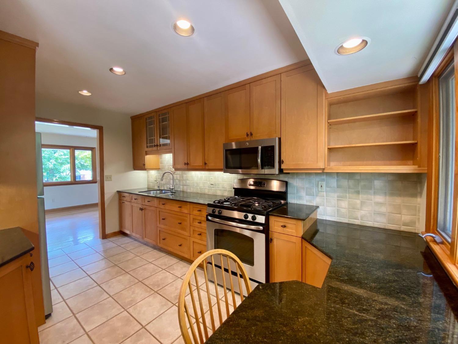 4085 Mefford Lane Cincinnati, OH 45241 - Photo 13 of 39