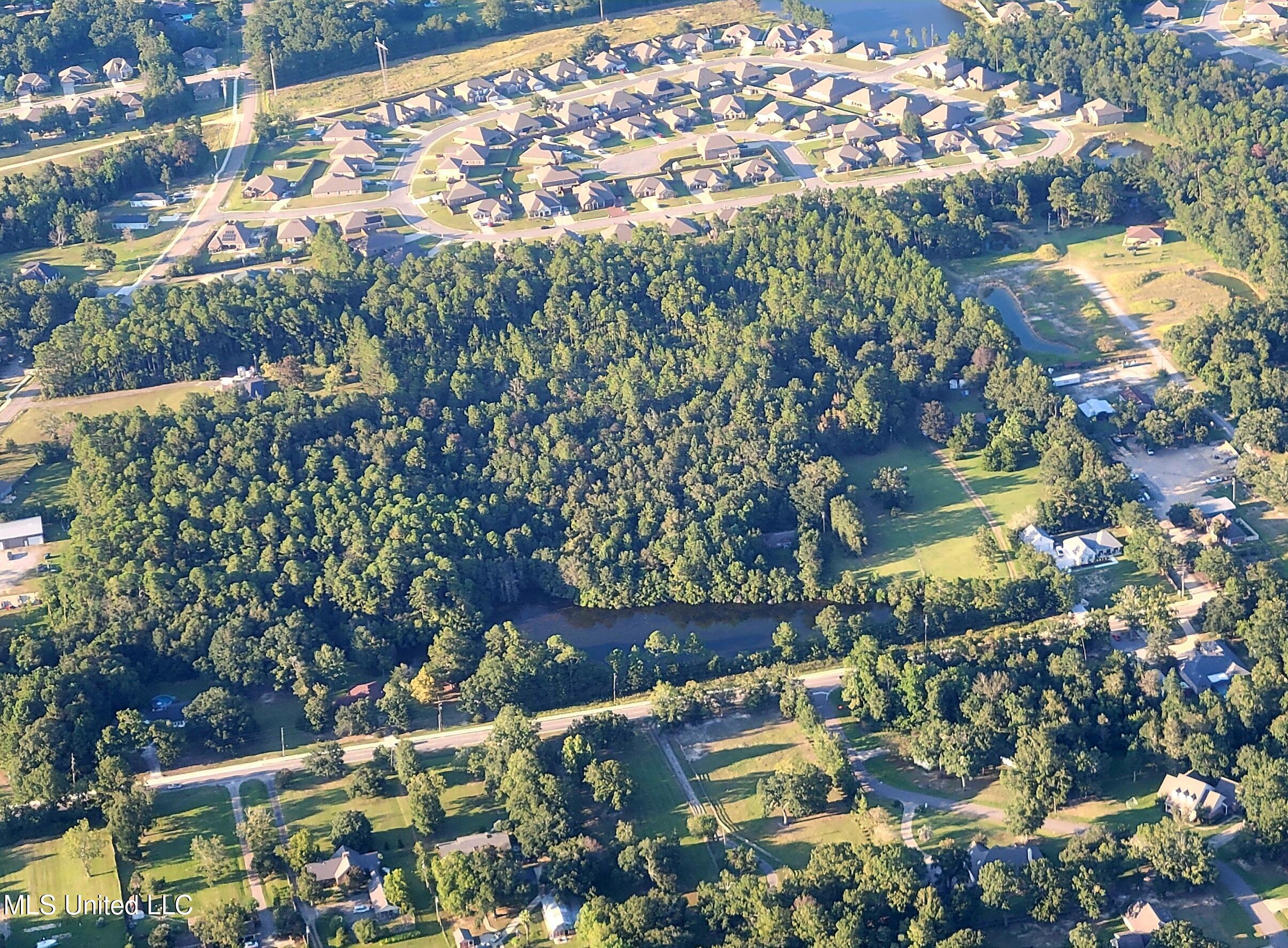 9092 Woolmarket Road Biloxi, MS 39532 - Photo 5 of 6 20250908_175454