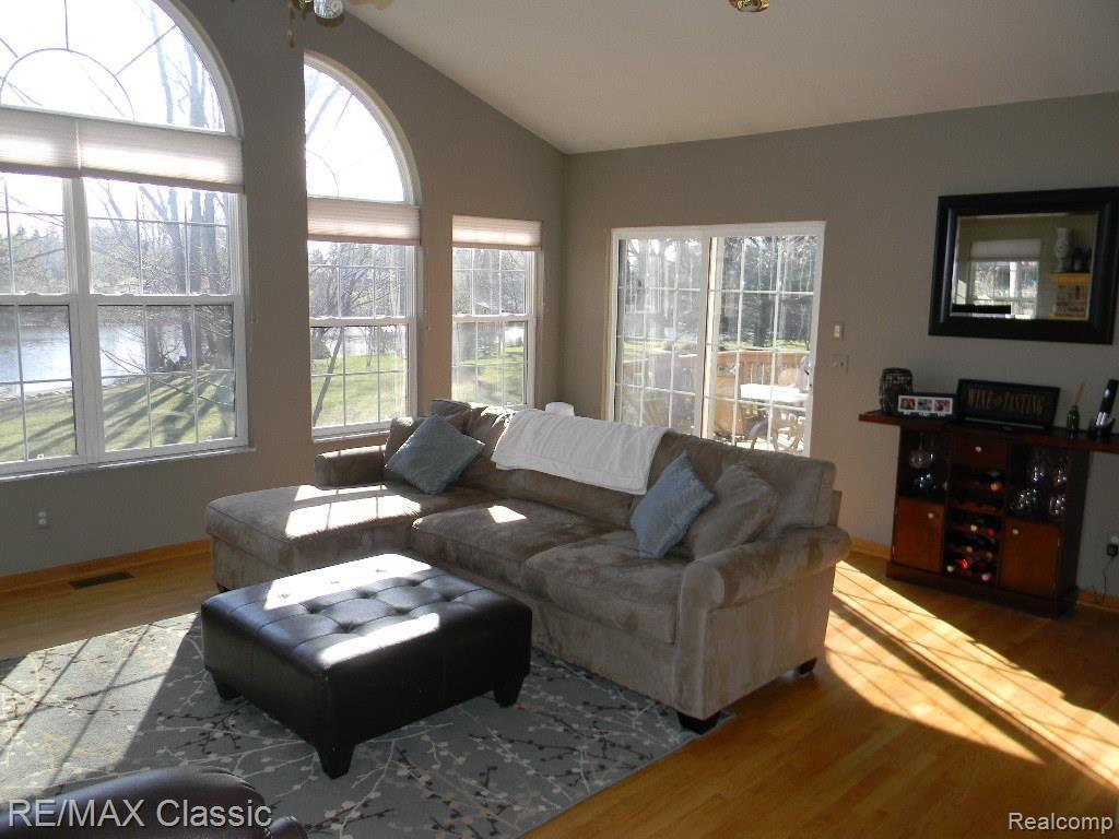 5350 Inverrary Lane Commerce Township, MI 48382 - Photo 9 of 40 DSCN0194.jpg