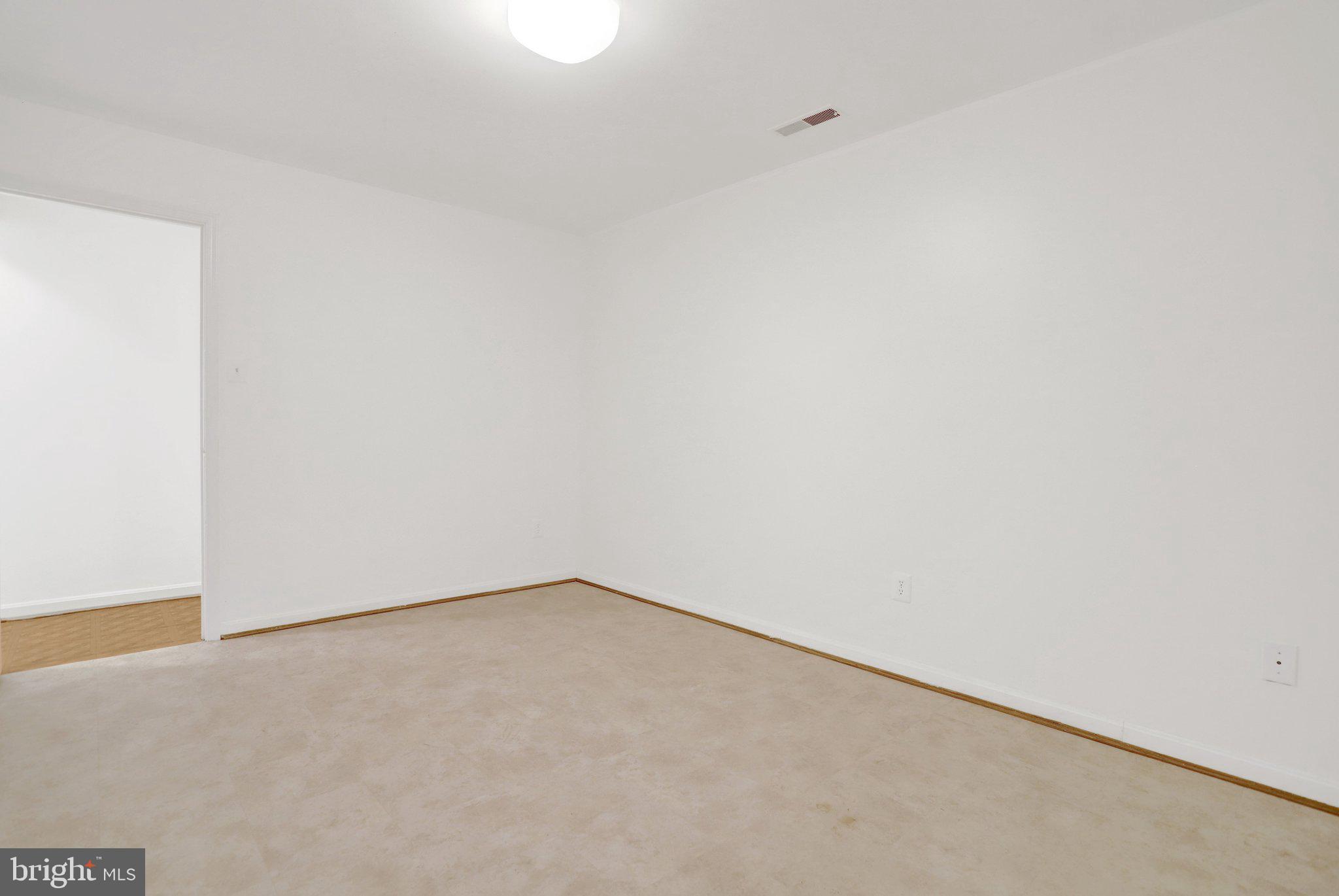 2225 North Tuckahoe Street Arlington, VA 22205 - Photo 29 of 37 a view of an empty room