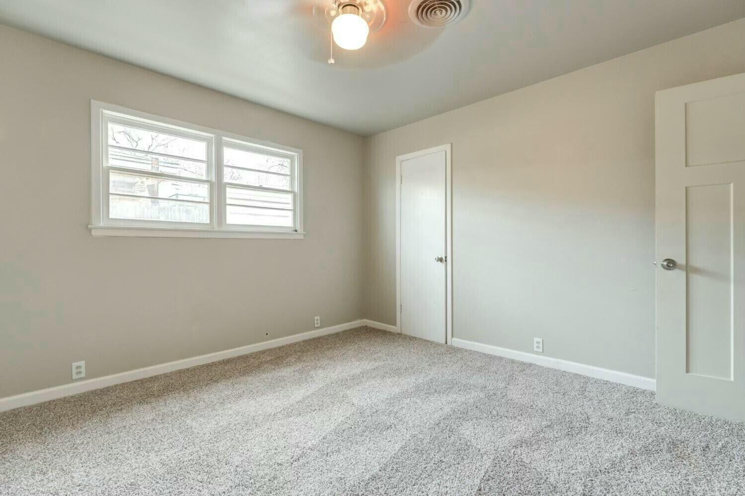 4407 49th Street Lubbock, TX 79414 - Photo 19 of 23 an empty room with windows