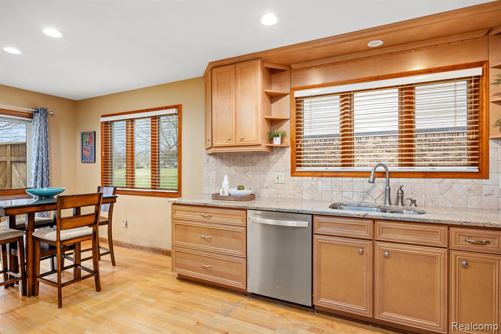 591 Lockport Road Rochester Hills, MI 48307 - Photo 9 of 40