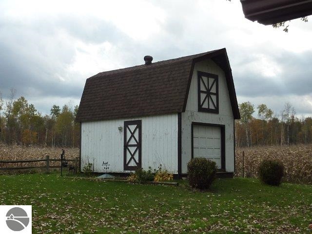1637 South Geneva Road Shepherd, MI 48883 - Photo 35 of 43 1777719-35.JPG