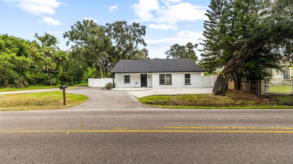 8302 Jackson Springs Road Tampa, FL 33615 - Photo 3 of 49