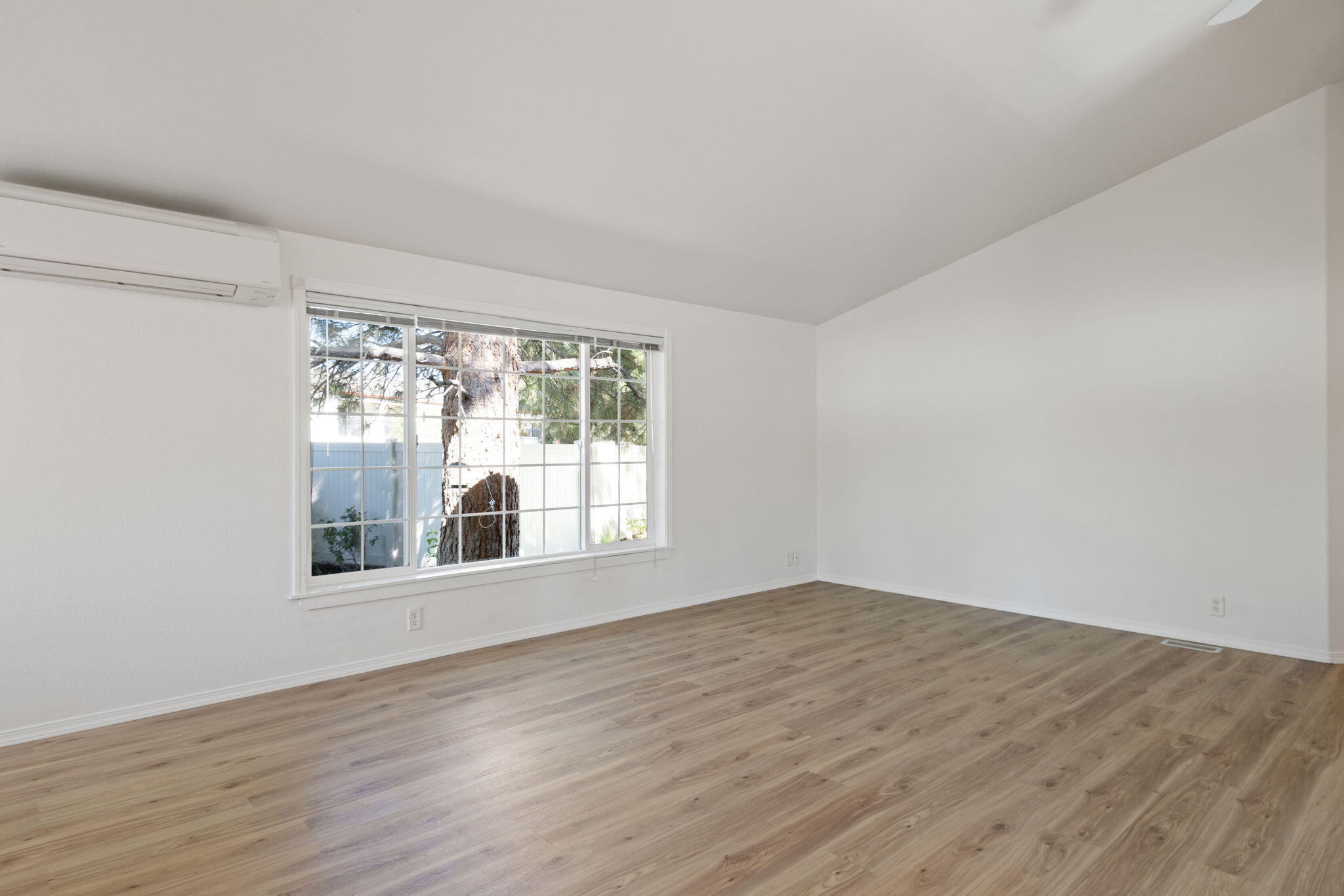 498 North Wheeler Loop Sisters, OR 97759 - Photo 5 of 27 7-web-or-mls-DSC_0176