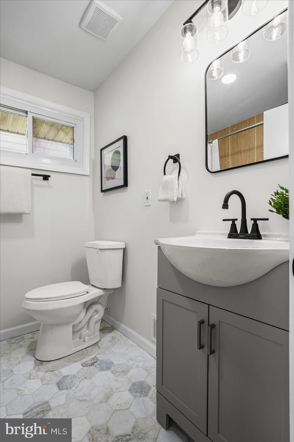 2002 Summit Avenue Baltimore, MD 21207 - Photo 14 of 37