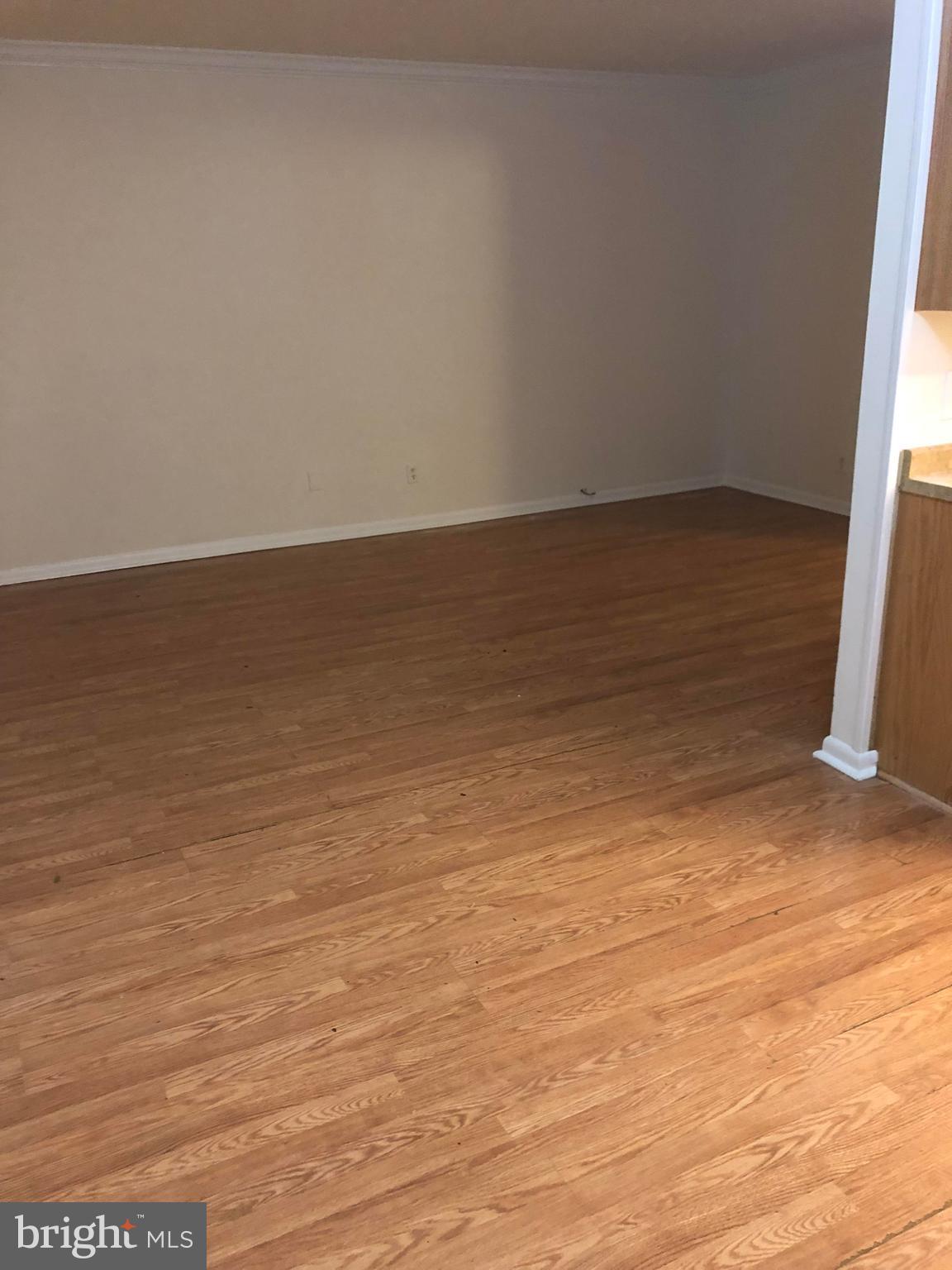 11625 Stoneview Square, Unit 22C Reston, VA 20191 - Photo 3 of 8 Living Room