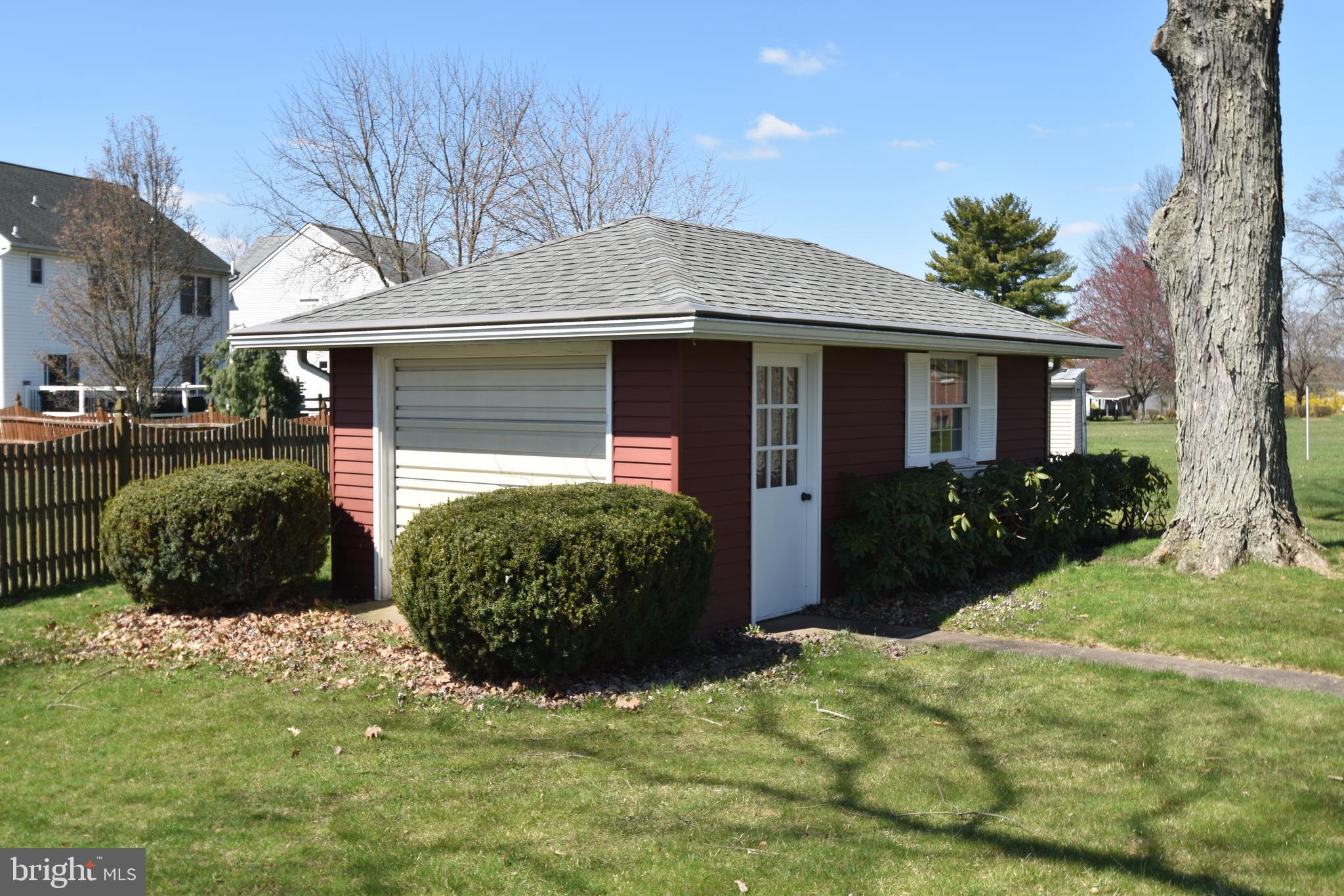 776 East Pumping Station Road Quakertown, PA 18951 - Photo 61 of 61 Shed..(desk will stay)