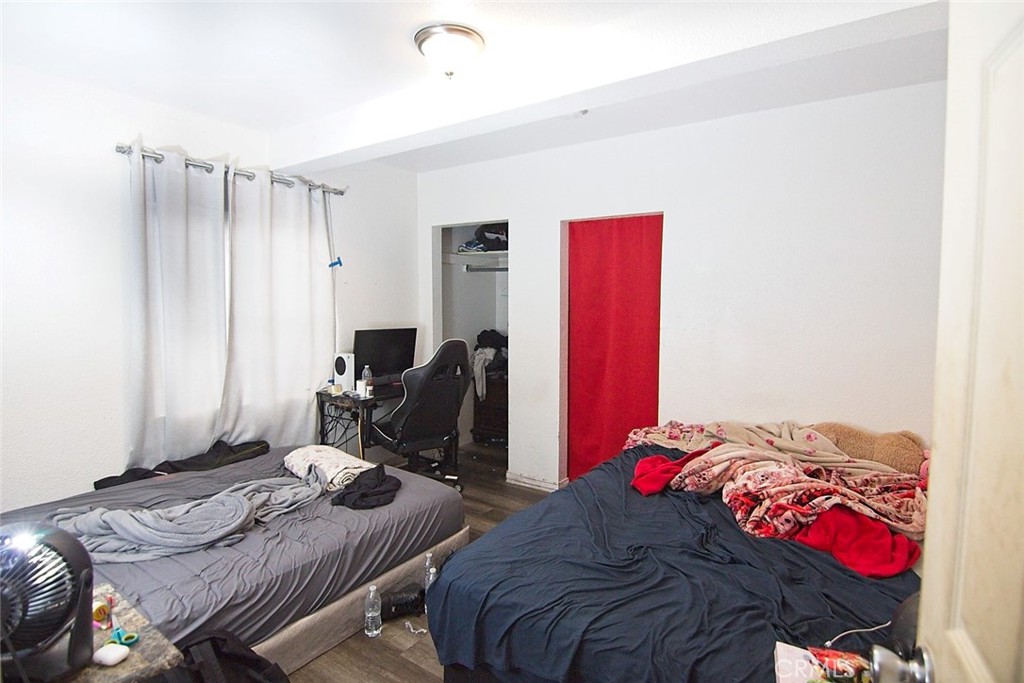 6911 Compton Avenue Los Angeles, CA 90001 - Photo 7 of 34 a bedroom with two bed and a closet