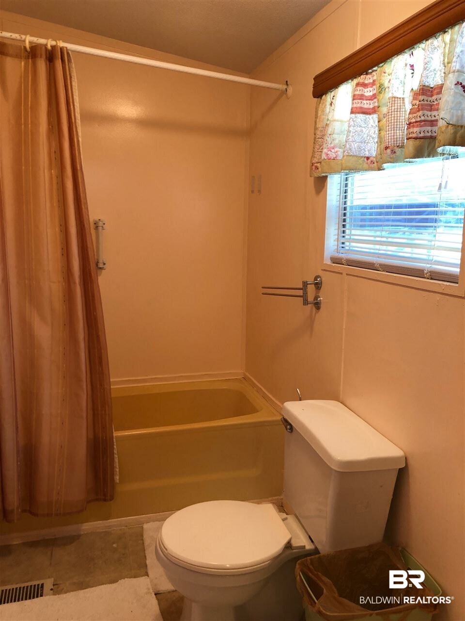 16841 Lea Circle Fairhope, AL 36532 - Photo 10 of 19 master bath