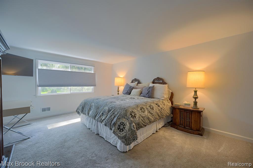 35181 Spring Hill Road Farmington Hills, MI 48331 - Photo 19 of 36