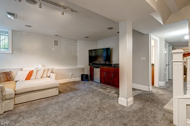 $4,500 | 2116 West Potomac Avenue, Unit 1, Chicago, IL 60622