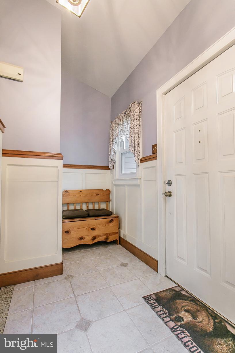 1004 Rill Road Reading, PA 19606 - Photo 8 of 23 Entryway