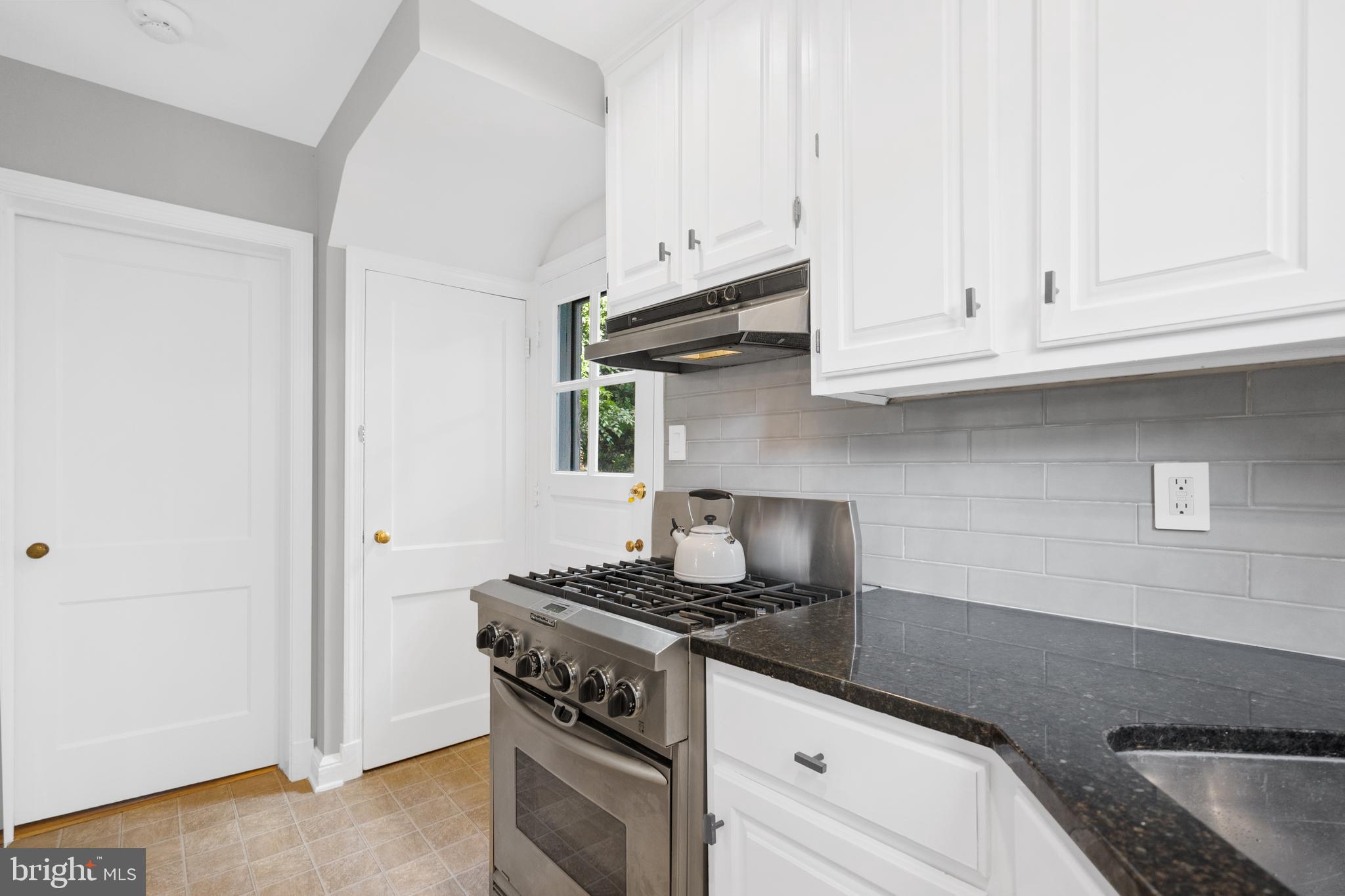 8820 Ridge Road Bethesda, MD 20817 - Photo 13 of 43