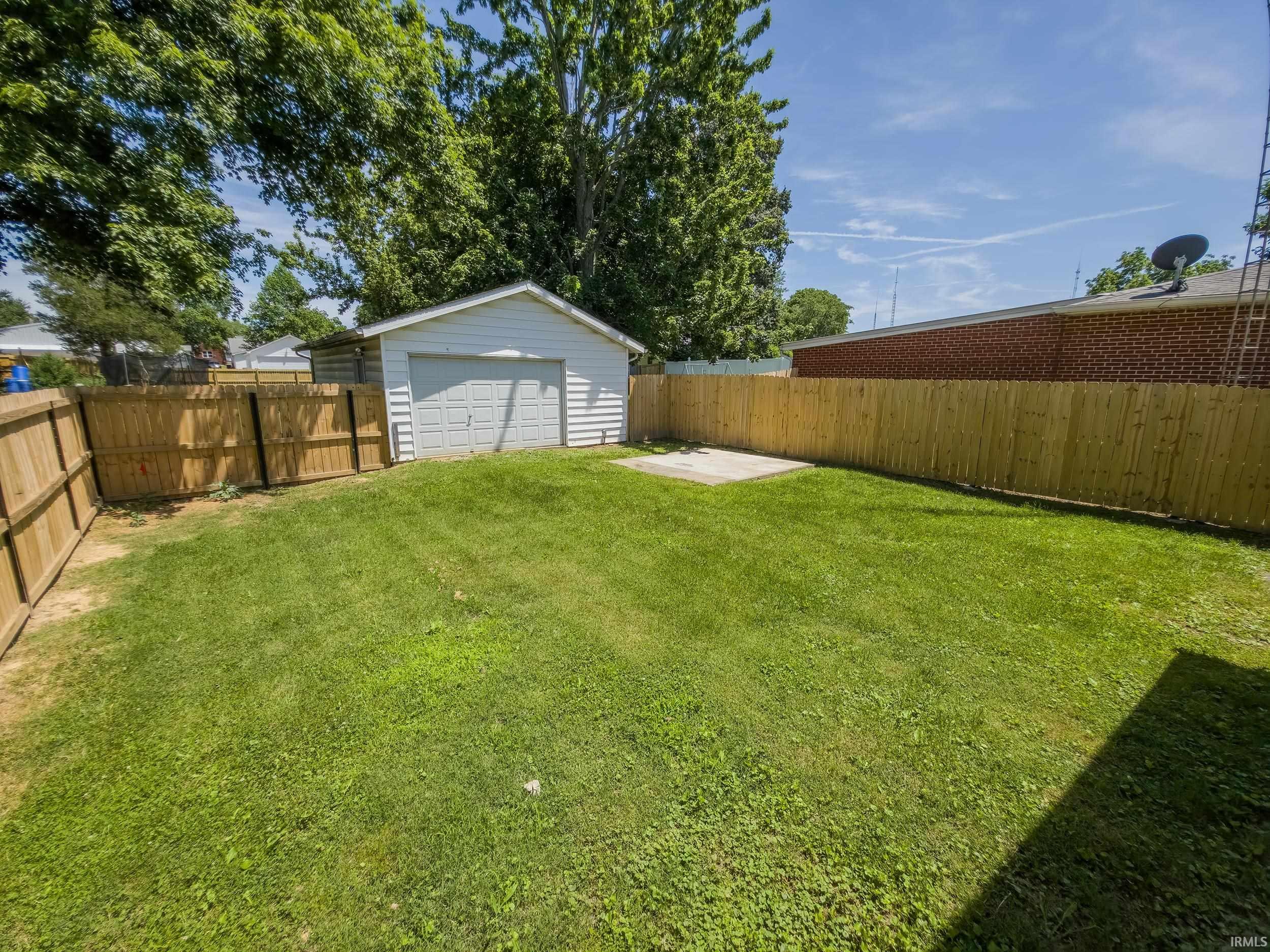 218 North 5th Street Albion, IL 62806 - Photo 8 of 16