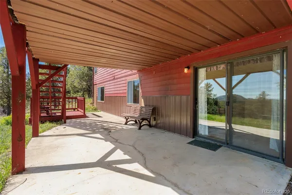 a view of outdoor space with garden view