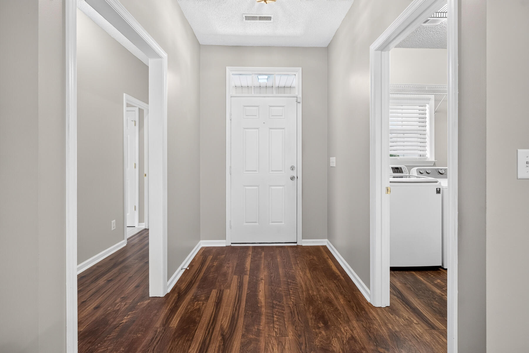 132 Paddock Way Summerville, SC 29486 - Photo 4 of 57 Entryway