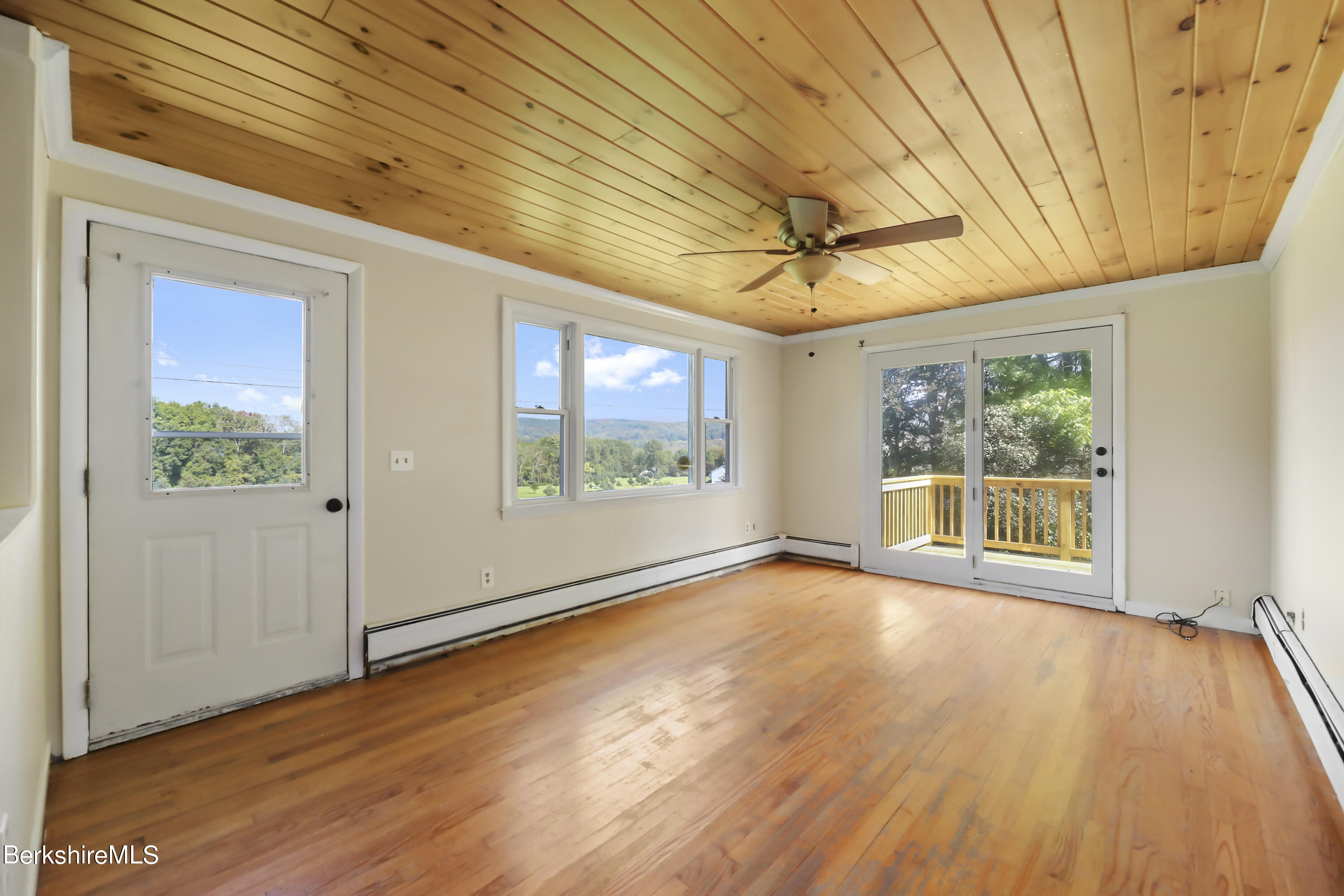 169 Montgomery Road Pownal, VT 05261 - Photo 8 of 19 25 Living Room