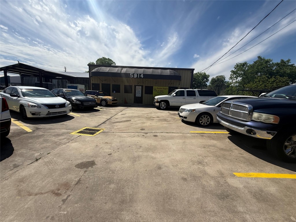 5914 Cullen Boulevard Houston, TX 77021 - Photo 1 of 16 a view of parking area